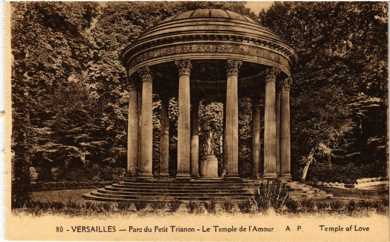 Carte postale ancienne Versailles - Parc du Petit-Trianon - L Temple de l'Amour à Versailles