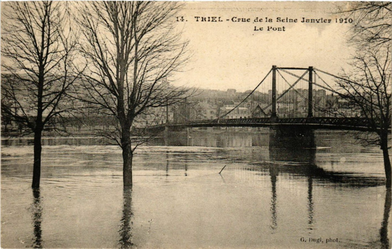 Carte postale ancienne Triel - Crue de la Seine Janvier 1910 - Le Pont