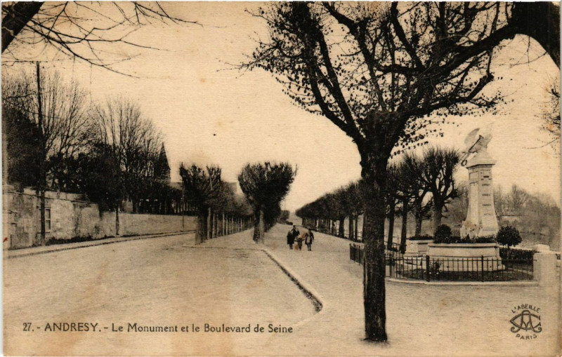 Carte postale ancienne Andresy - Le Monument et le Boulevard de Seine à Andrésy