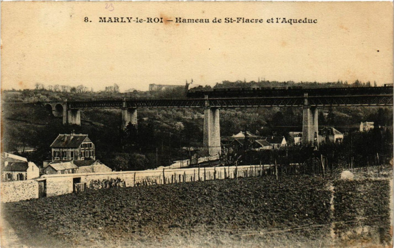 Carte postale ancienne Marly-le-Roi - Hameau de St-Fiacre et l'Aqueduc à Marly-le-Roi