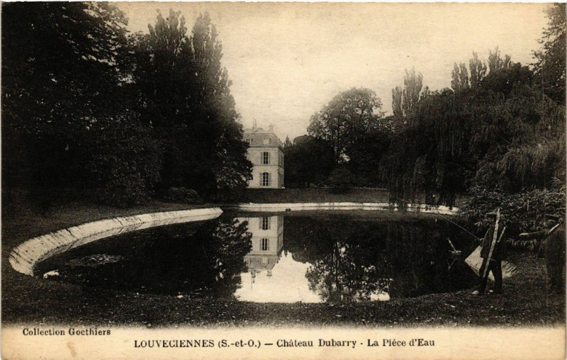 Carte postale ancienne Louveciennes - Chateau Dubarry - La Piece d'Eau à Louveciennes