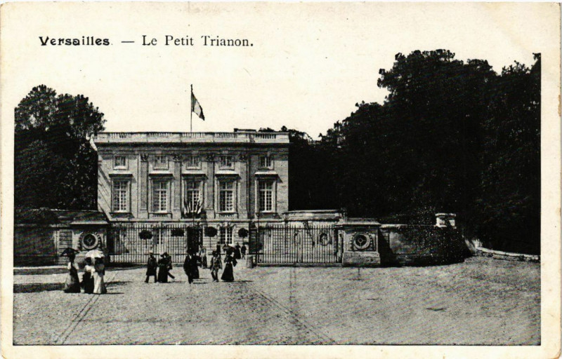 Carte postale ancienne Versailles - Le Petit Trianon à Versailles