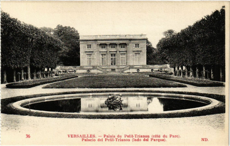 Carte postale ancienne Versailles - Palais de Petit-Trianon (cote du Parc) - Palacio del à Versailles