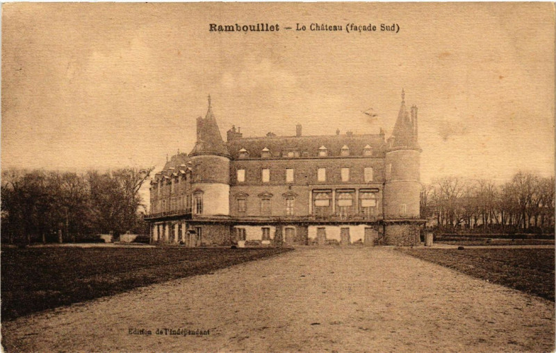 Carte postale ancienne Rambouillet - Le Chateau (facade Sud) à Rambouillet