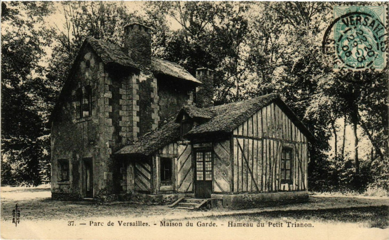Carte postale ancienne Parc de Versailles - Maison du Garde - Hameau du Petit Trianon à Versailles