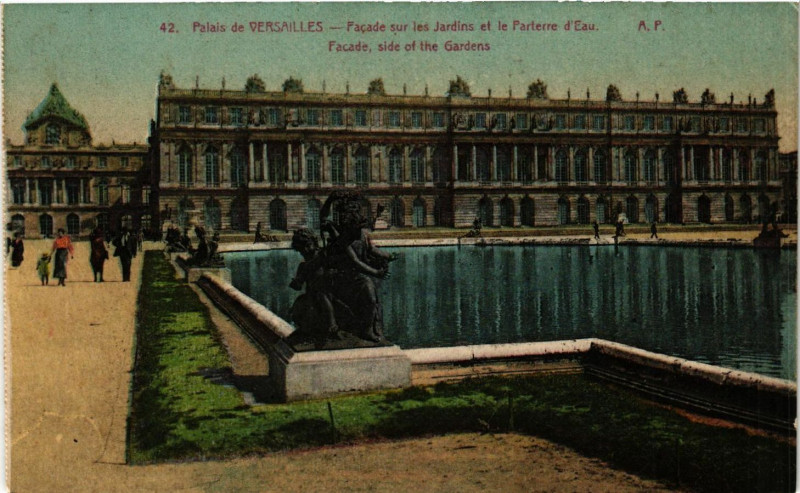 Carte postale ancienne Palais de Versailles - Facade sur les Jardins et le Parterre d'Eau à Versailles