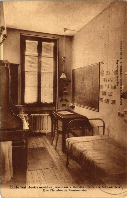 Carte postale ancienne Ecole Ste-Genevieve Ancienne Rue des Postes - Versailles à Versailles