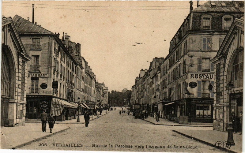 Carte postale ancienne Versailles - Rue de la Paroisse vers l'Avenue de la St-Cloud à Versailles