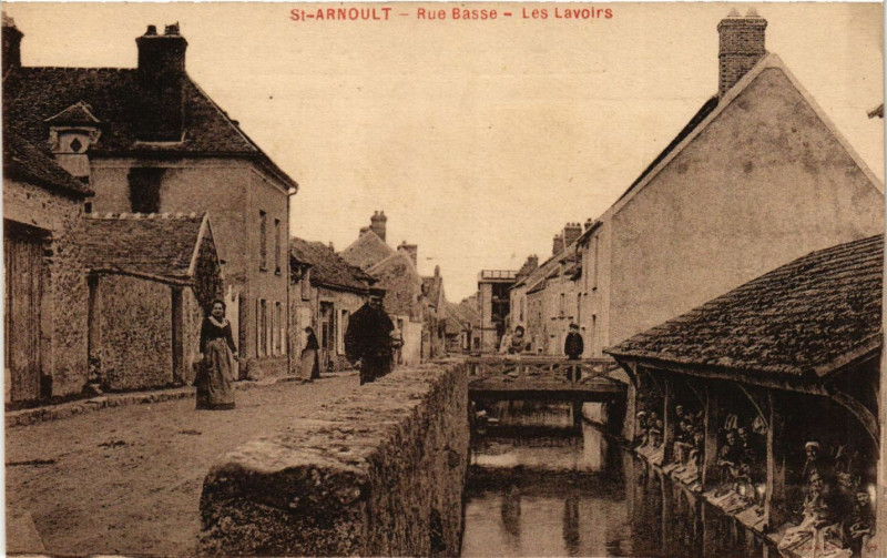 Carte postale ancienne Saint-Arnoult - Rue Basse - Les Lavoirs