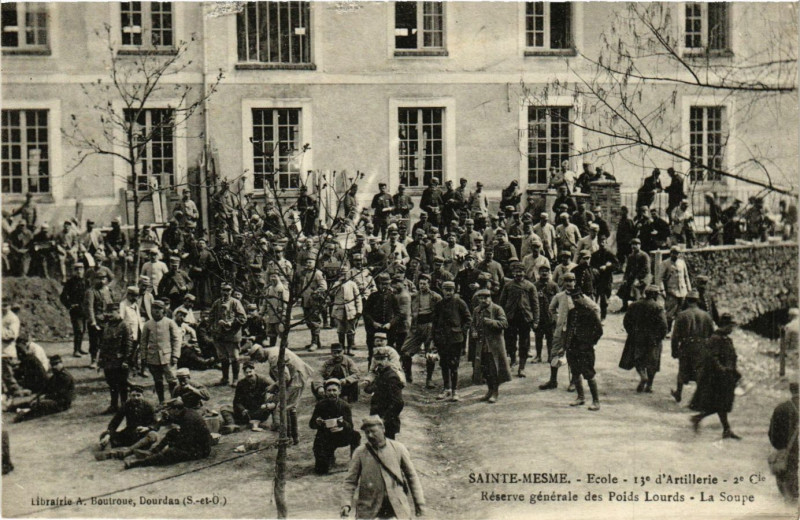 Carte postale ancienne Sainte-Mesme - Ecole - 13* d'Artellerie - 2* Cie - Reserve générale à Sainte-Mesme