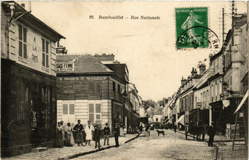 Carte postale ancienne Rambouillet - Rue Nationale à Rambouillet