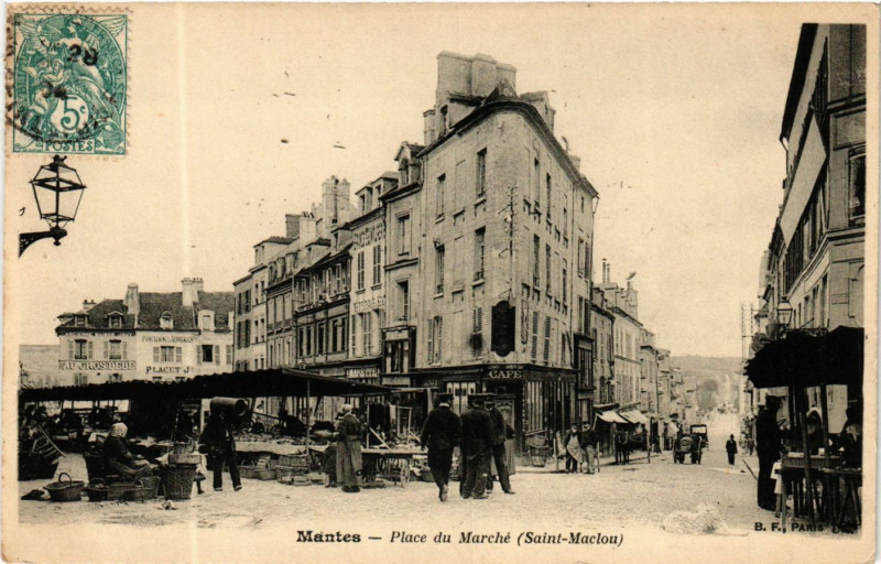 Carte postale ancienne Mantes - Place du Marché (Saint-Maclou)