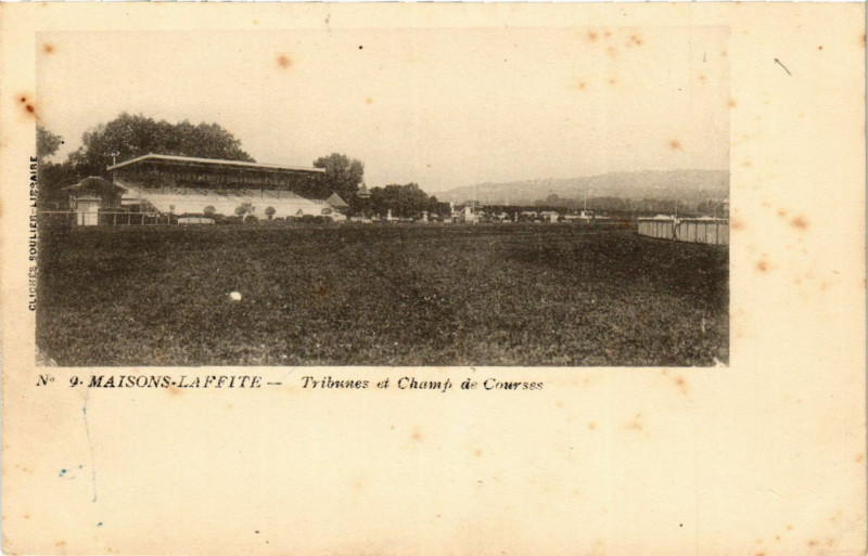Carte postale ancienne Maisons-Laffitte - Tribunes et Champf de Courses à Maisons-Laffitte