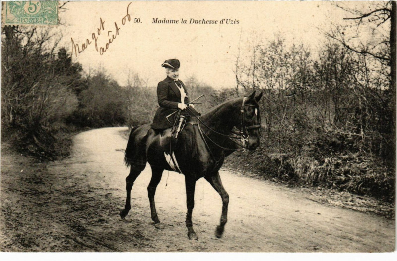 Carte postale ancienne Madame la Duchesse d'Uzes