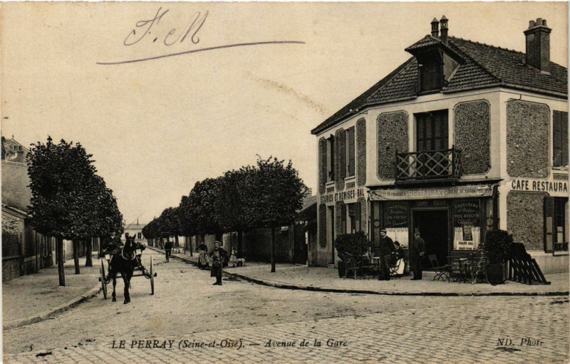Carte postale ancienne Le Perray - Avenue de la Gare