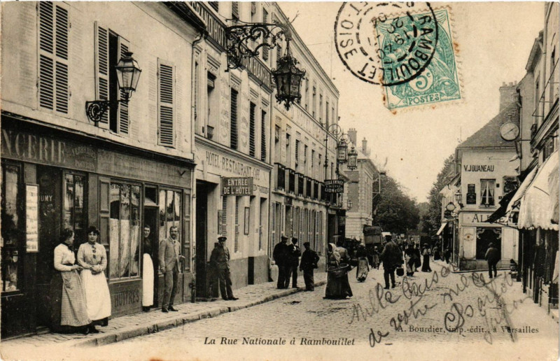 Carte postale ancienne La Rue Nationale d' Rambouillet à Rambouillet