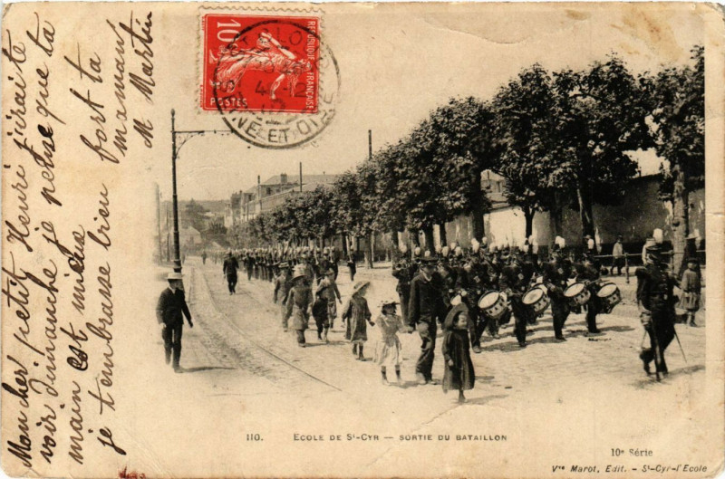 Carte postale ancienne Ecole de Saint-Cyr - Sortie du Bataillon