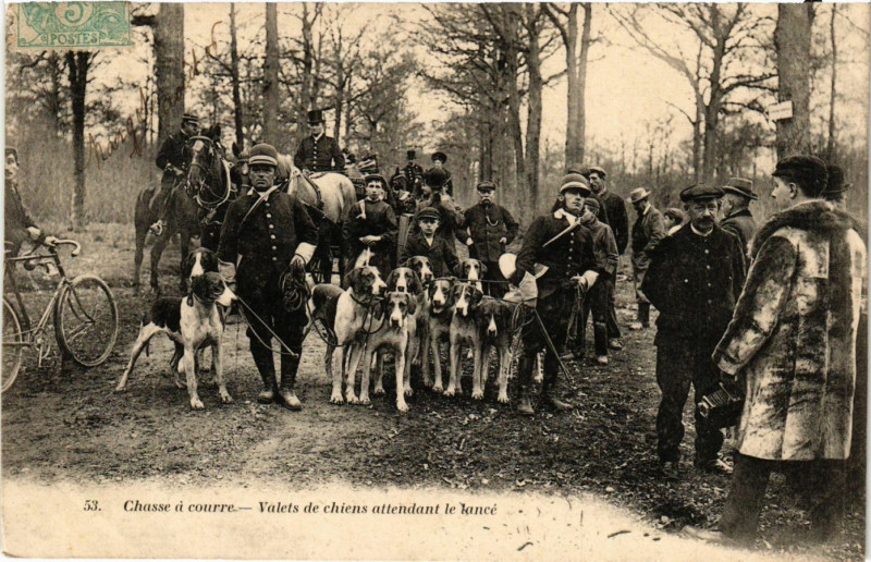 Carte postale ancienne Chasse a courre - Valets de Chiens attendant le lance