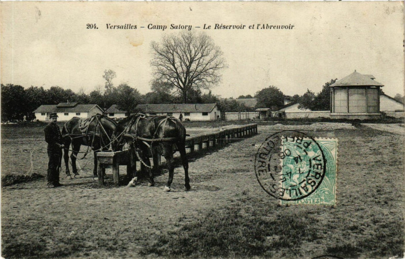 Carte postale ancienne Versailles - Camp Satory - Le Reservoir et l'Abreuvoir à Versailles
