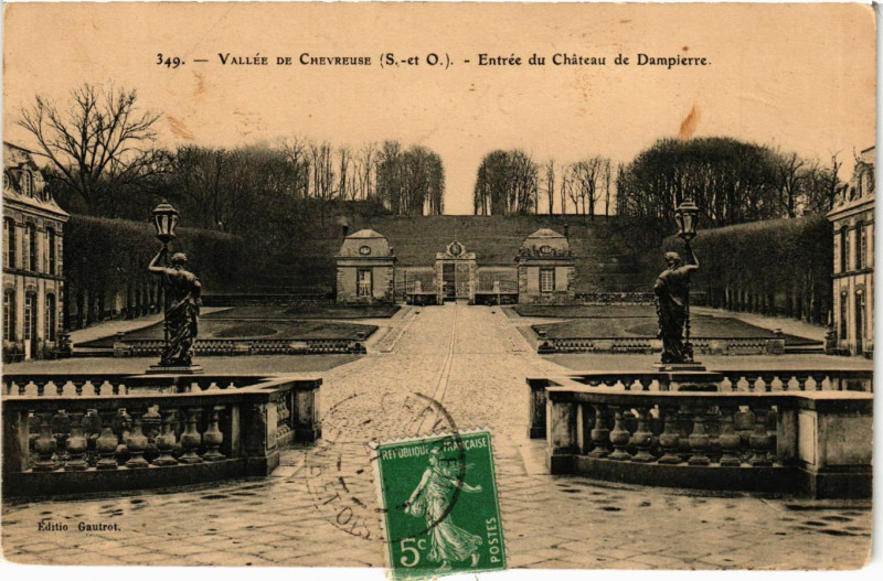Carte postale ancienne Vallée de Chevreuse - Entée du Chateau de Dampierre à Chevreuse