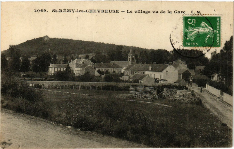 Carte postale ancienne St-Remy-les-Chevreuse - Le village vu de la Gare à Chevreuse