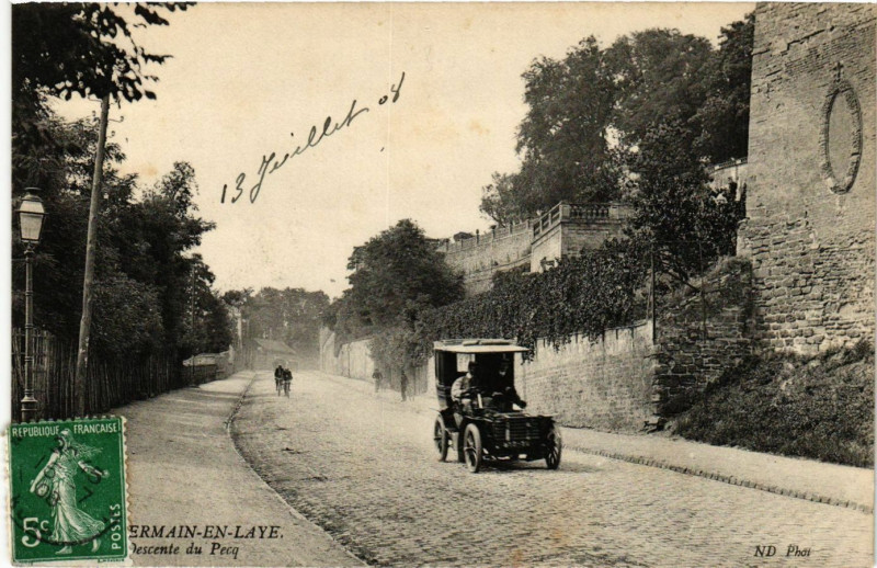 Carte postale ancienne Saint-Germain-en-Laye - Descente du Pecq à Saint-Germain-en-Laye