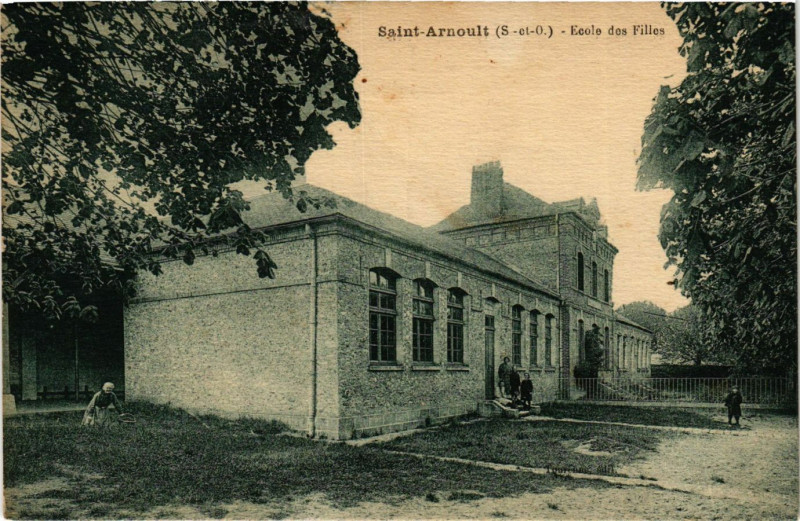 Carte postale ancienne Saint-Arnoult - Ecole des Filles