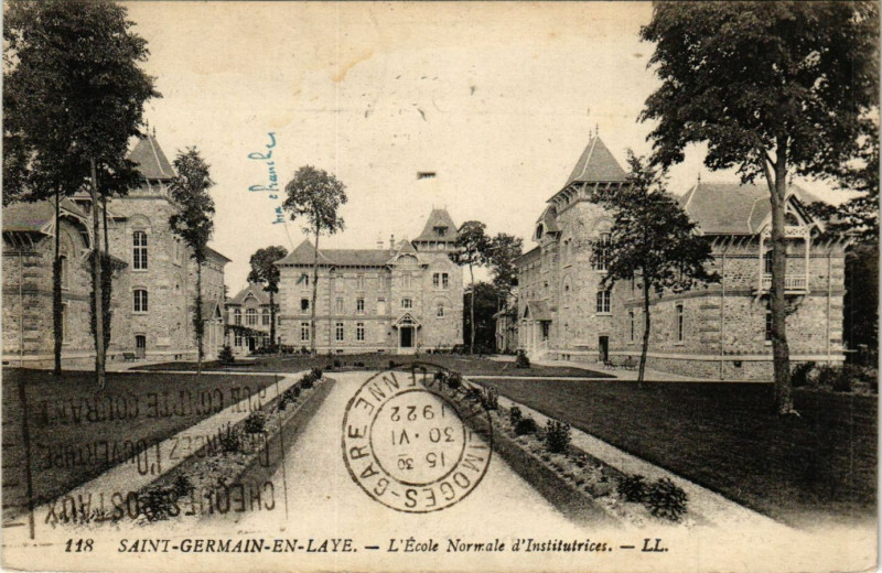 Carte postale ancienne Saint-Germain-en-Laye - L'Ecole Normale d'Institutrices à Saint-Germain-en-Laye