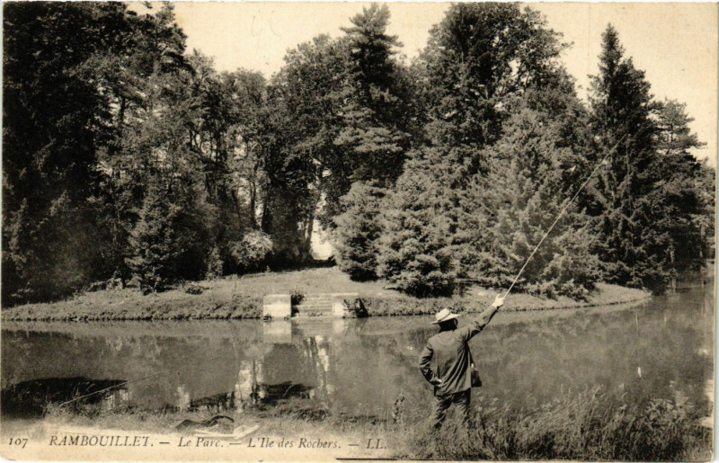 Carte postale ancienne Rambouillet - Le Parc - L'Ile des Rochers à Rambouillet