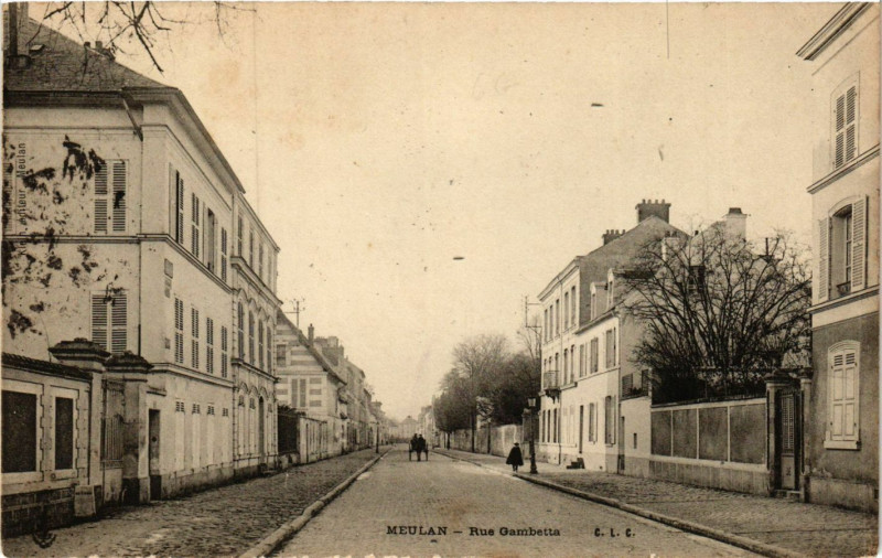 Carte postale ancienne Meulan - Rue Gambetta