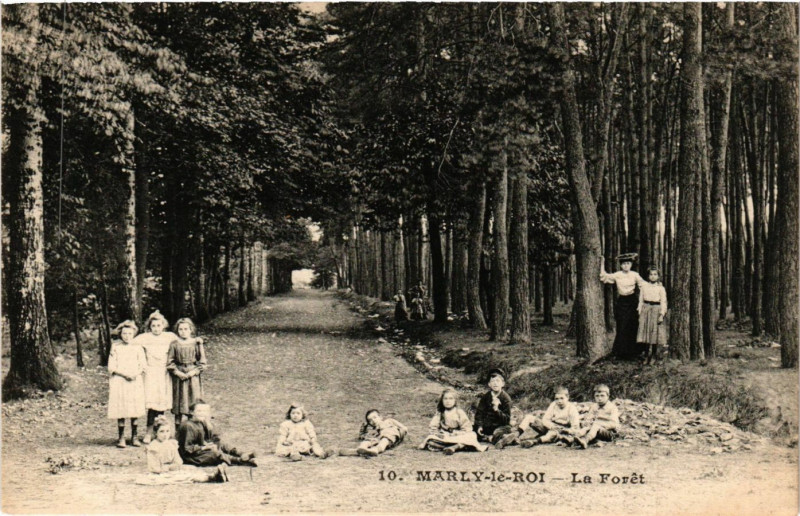 Carte postale ancienne Marly-le-Roi - La Foret à Marly-le-Roi