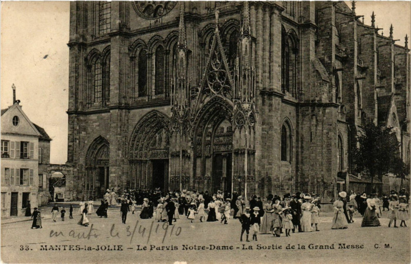 Carte postale ancienne Mantes la Jolie Le Parvis Notre-Dame La Sortie de la Grand... à Mantes-la-Jolie