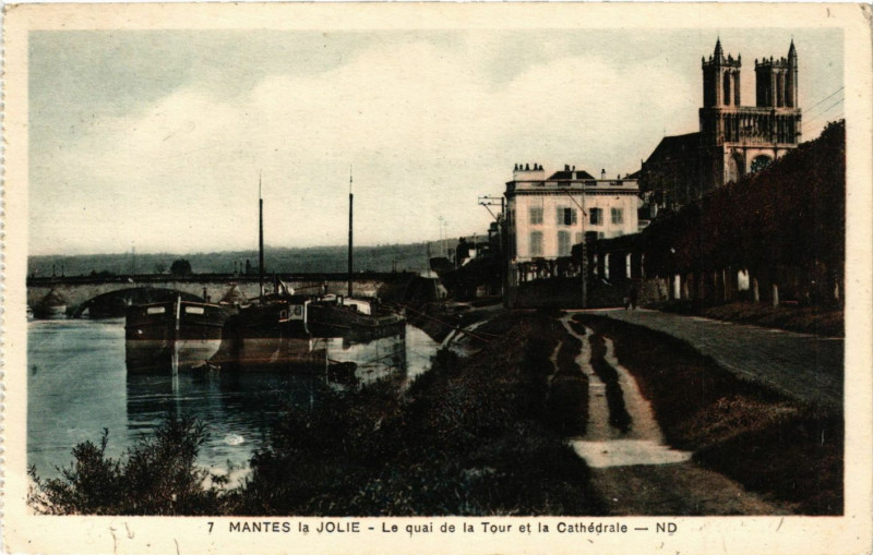 Carte postale ancienne Mantes la Jolie - Le quai de la Tour et la Cathedrale à Mantes-la-Jolie
