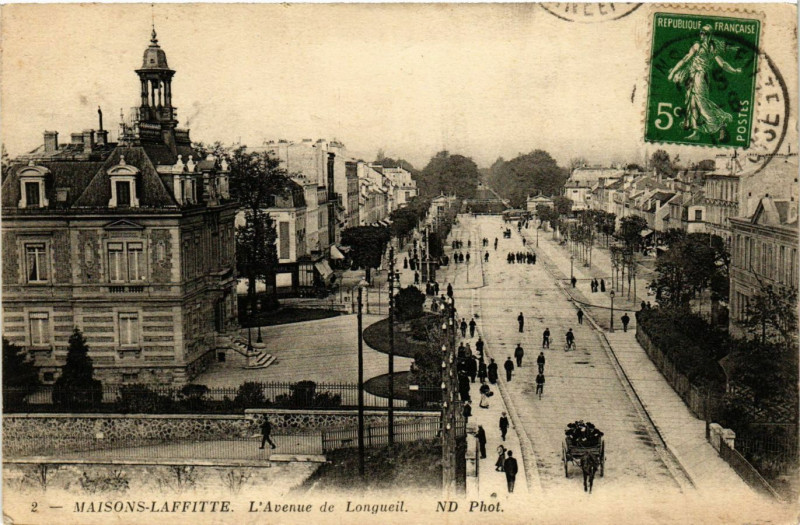 Carte postale ancienne Maisons-Laffitte - L' Avenue de Longueil à Maisons-Laffitte