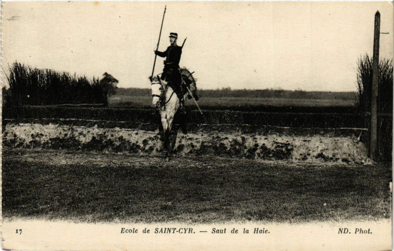 Carte postale ancienne Ecole de Saint-Cyr - Saut de la Haie