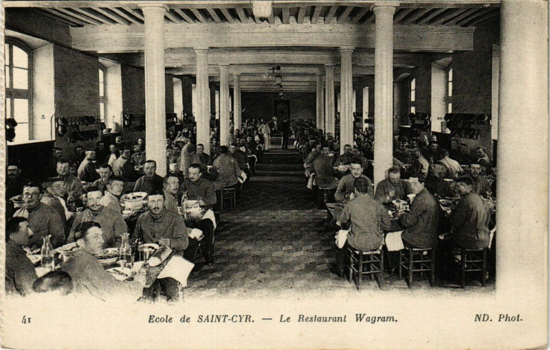 Carte postale ancienne Ecole de Saint-Cyr - Le restaurant Wagram