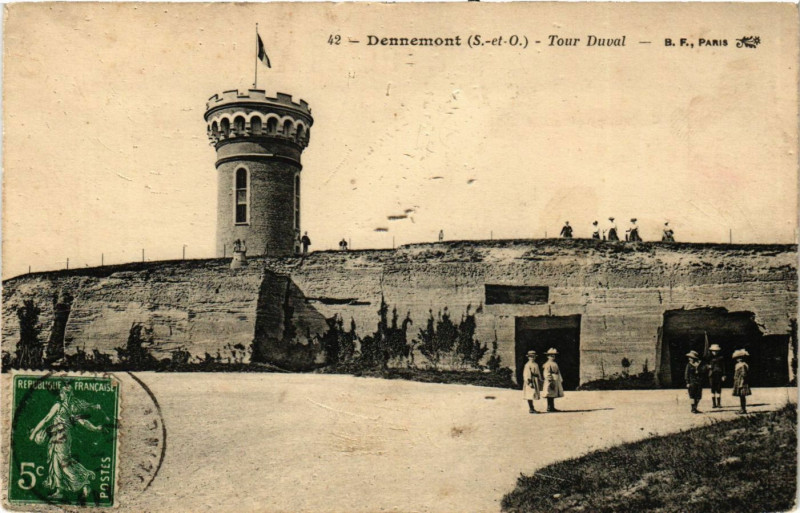 Carte postale ancienne Dennemont (S et - O.) - Tour Duval