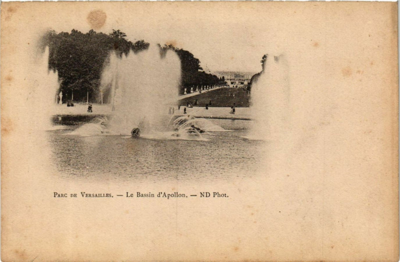 Carte postale ancienne Parc de Versailles - Le Bassie d'Apollon à Versailles