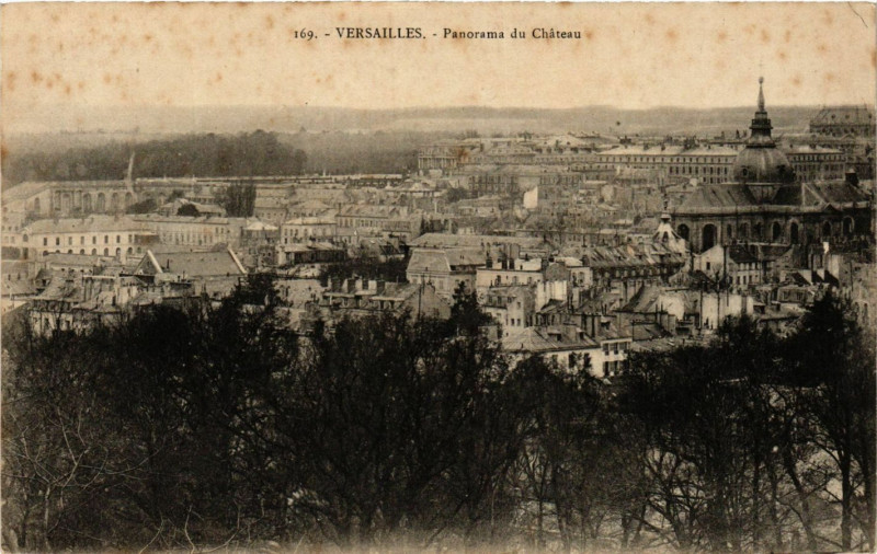 Carte postale ancienne Versailles - Panorama du Chateau à Versailles