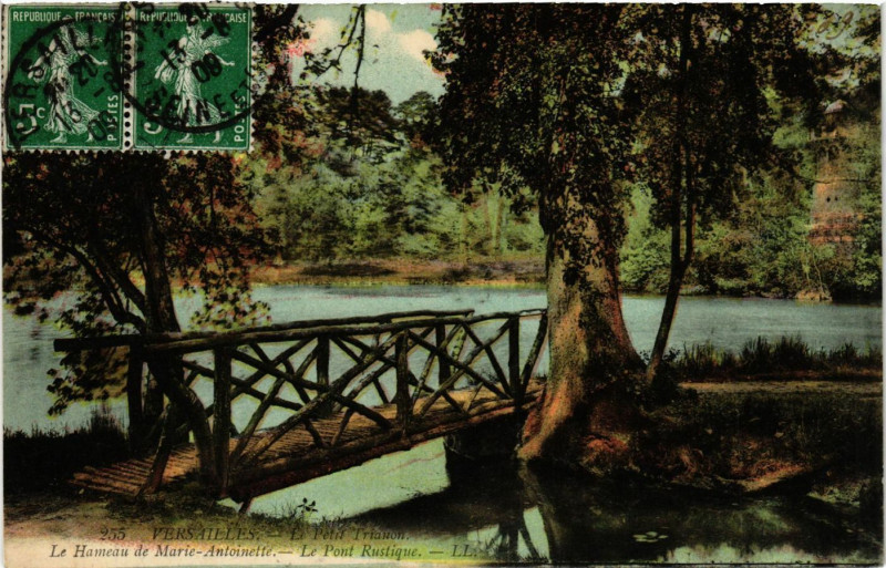 Carte postale ancienne Versailles - Le Petit Trianon - Le Hameau de Marie-ANTOINEtte à Versailles