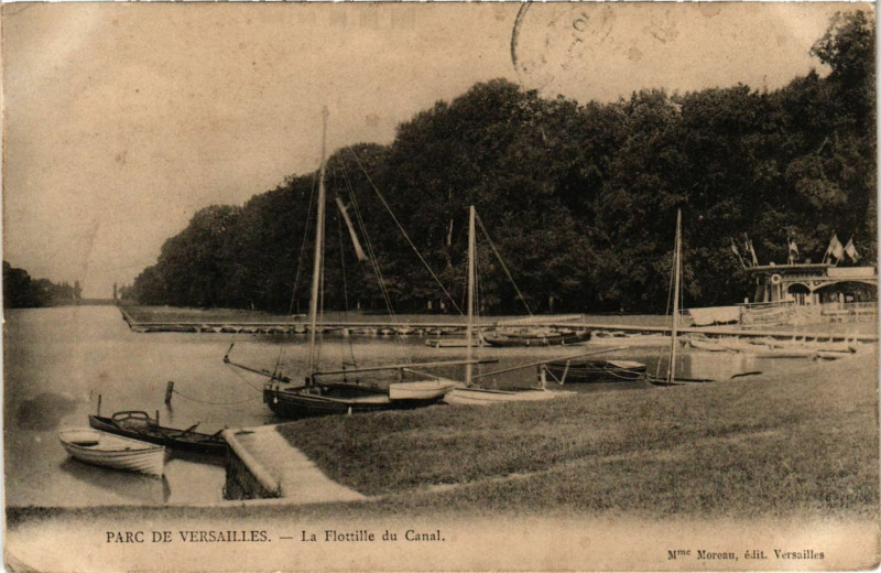 Carte postale ancienne Parc de Versailles - La Flottille de Canal à Versailles