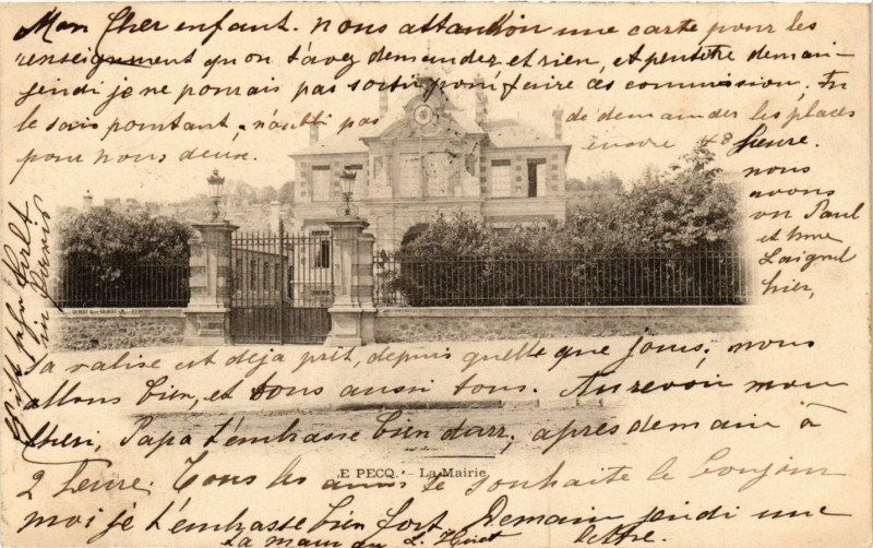 Carte postale ancienne Le Pecq - La Mairie au Pecq