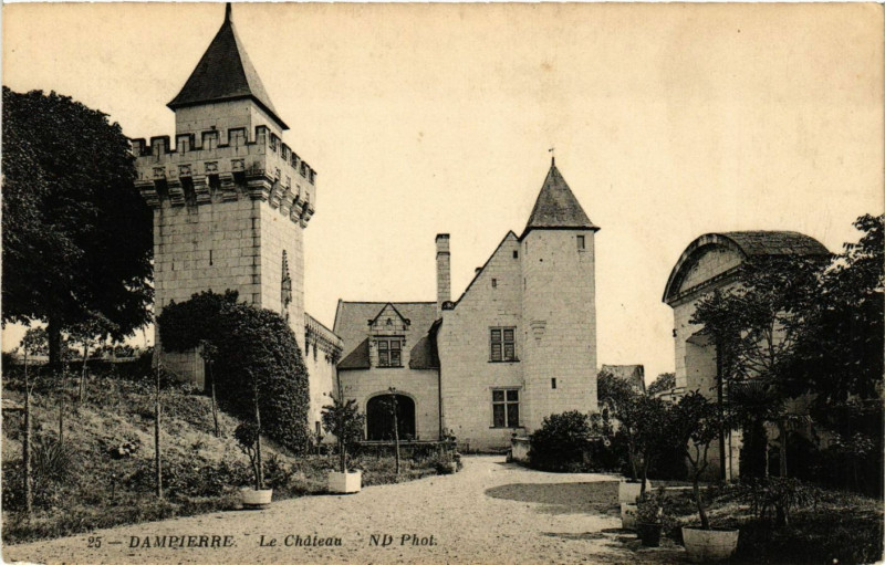 Carte postale ancienne Dampierre - Le Chateau
