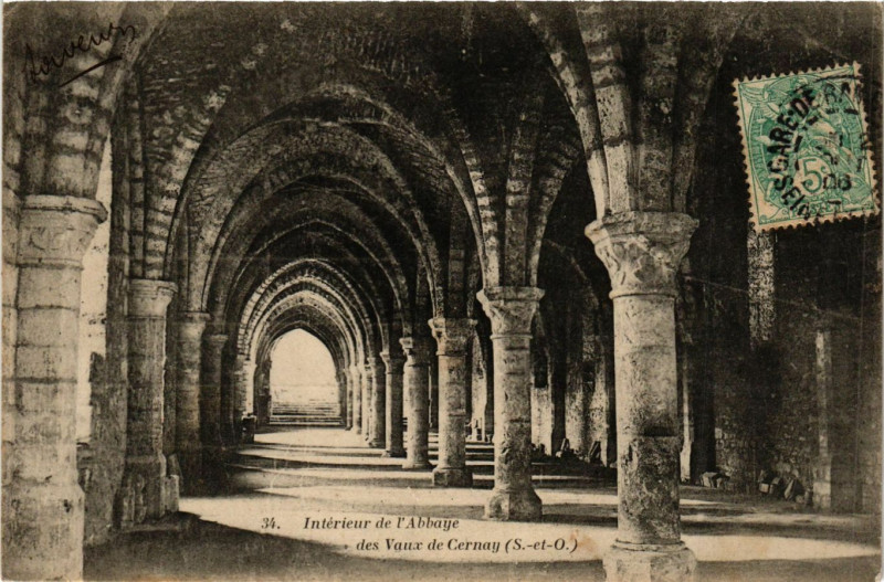 Carte postale ancienne Interieur de l'Abbaye des Vaux-de-Cernay