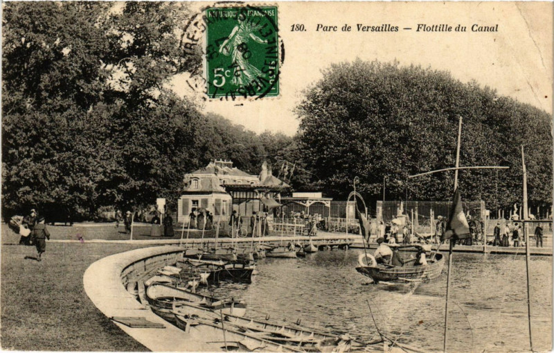 Carte postale ancienne Parc de Versailles - Flottille du Canal à Versailles