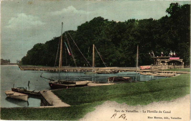 Carte postale ancienne Parc de Versailles - La Flottille du Canal à Versailles