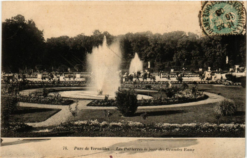 Carte postale ancienne Parc de Versailles - Les Parterres le jour des Grandes Eaux à Versailles
