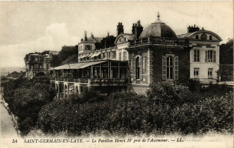 Carte postale ancienne Saint-Germain-le-Laye - Le Pavilon Henri Iv pris de l'Ascenseur