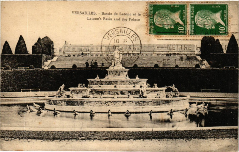 Carte postale ancienne Versailles - Bassin de Latone et le Chateau à Versailles
