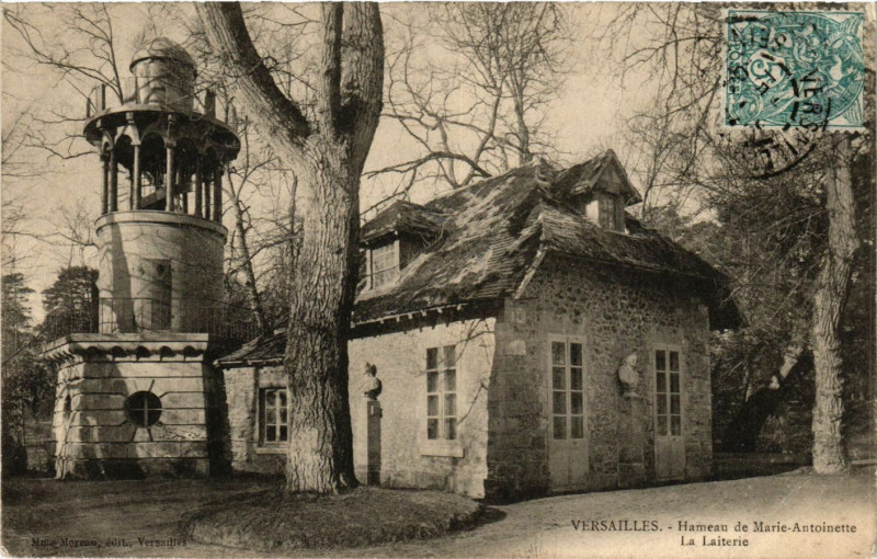 Carte postale ancienne Versailles - Hameau de Marie-ANTOINEtte - La Laiterie à Versailles